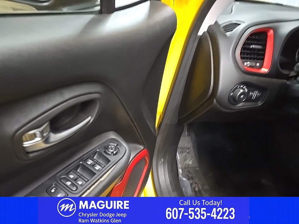 Used 2015 Jeep Renegade Trailhawk w/ Premium Leather Group AWD/4WD image 30