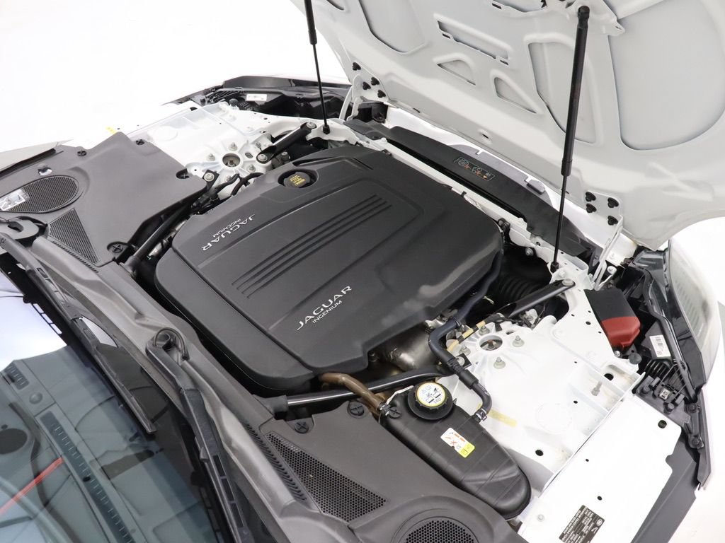 Used 2020 Jaguar F-TYPE Convertible RWD image 11