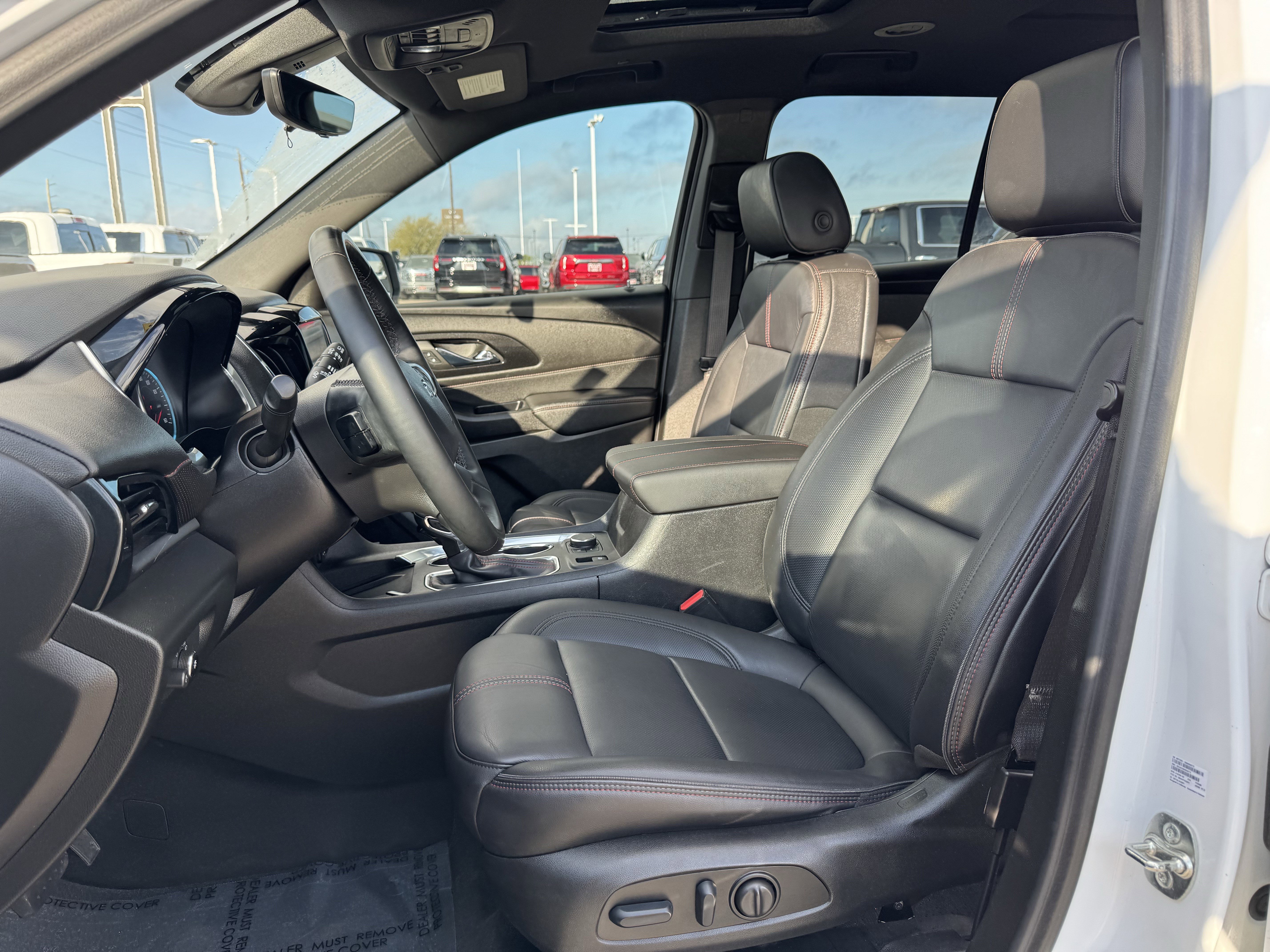 Used 2023 Chevrolet Traverse RS image 28