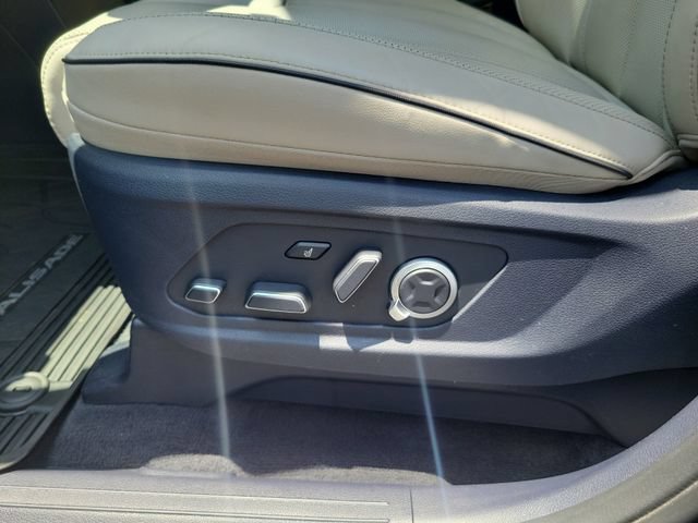 Used 2024 Hyundai Palisade Calligraphy FWD image 16