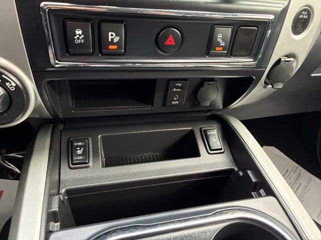 Used 2017 Nissan Titan SL AWD/4WD image 35