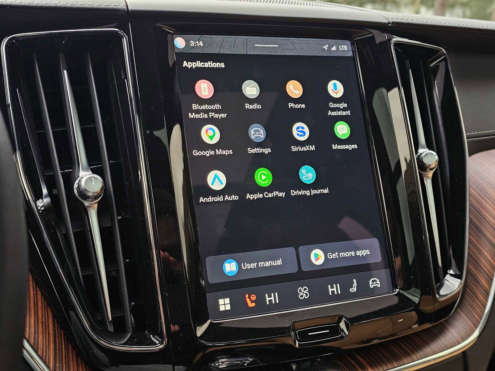 Used 2024 Volvo XC60 B5 Ultimate w/ Protection Package Premier image 28