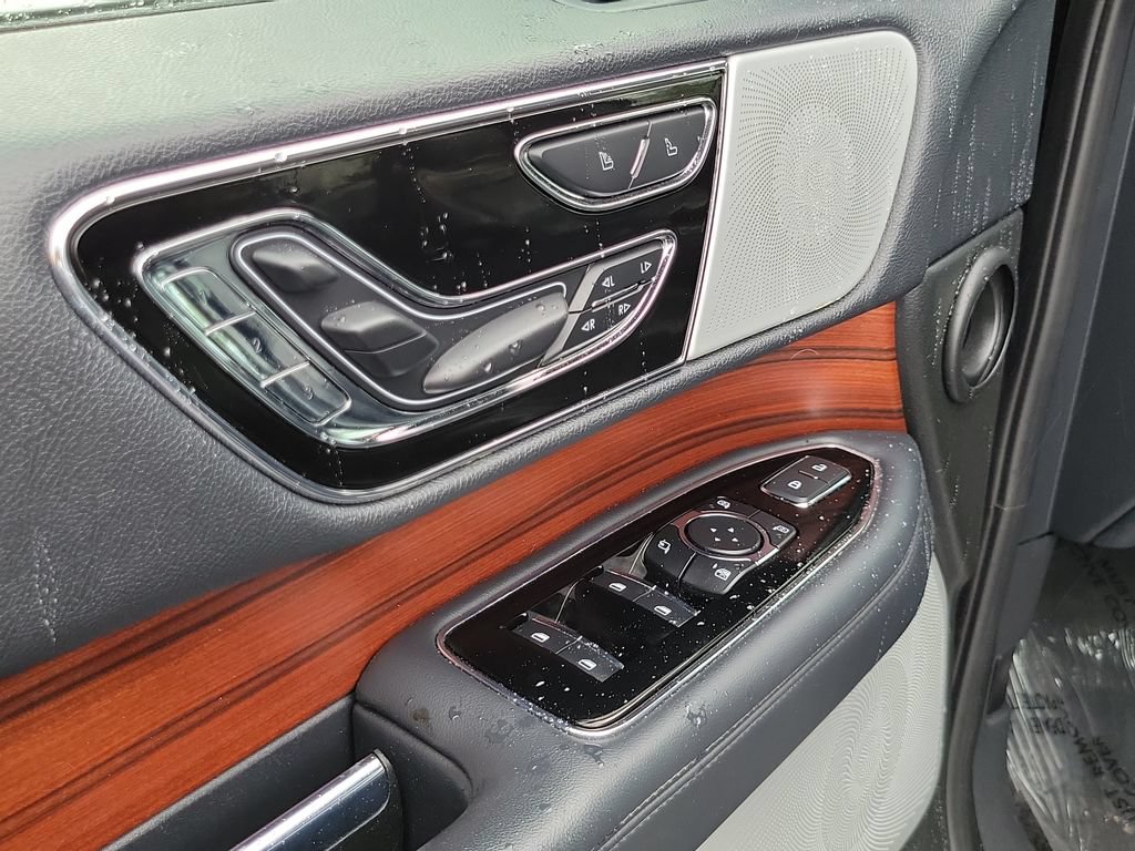 Used 2024 Lincoln Navigator Reserve AWD/4WD image 7