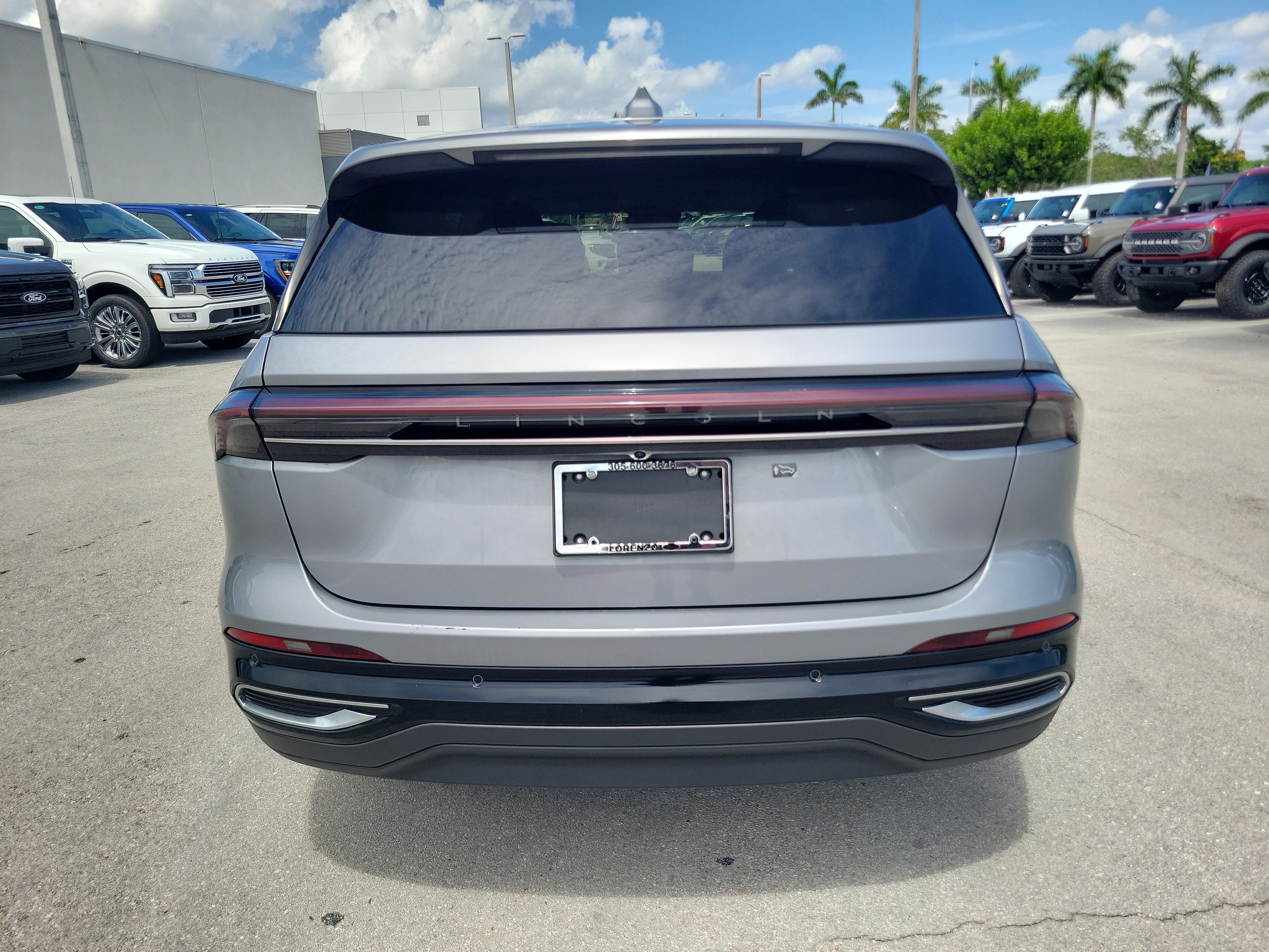 Used 2024 Lincoln Nautilus Premier AWD/4WD image 6