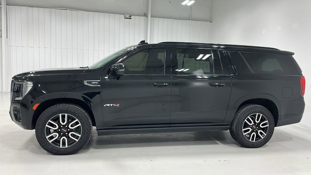 Used 2022 GMC Yukon XL AT4 image 2