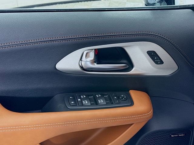 New 2026 Chrysler Pacifica Pinnacle image 18