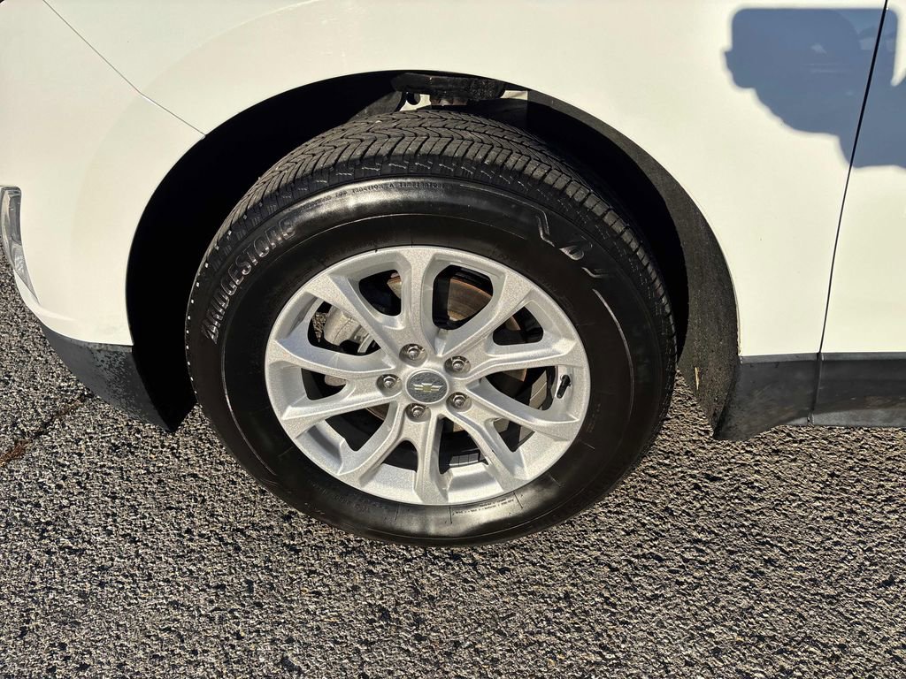 Used 2021 Chevrolet Equinox LT w/ Driver Convenience Package image 11