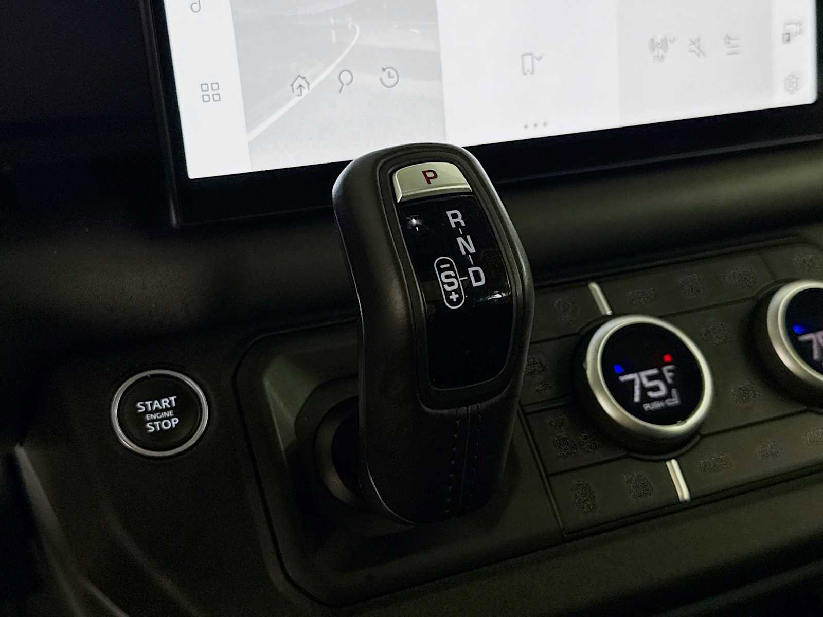 Used 2025 Land Rover Defender 110 S image 17