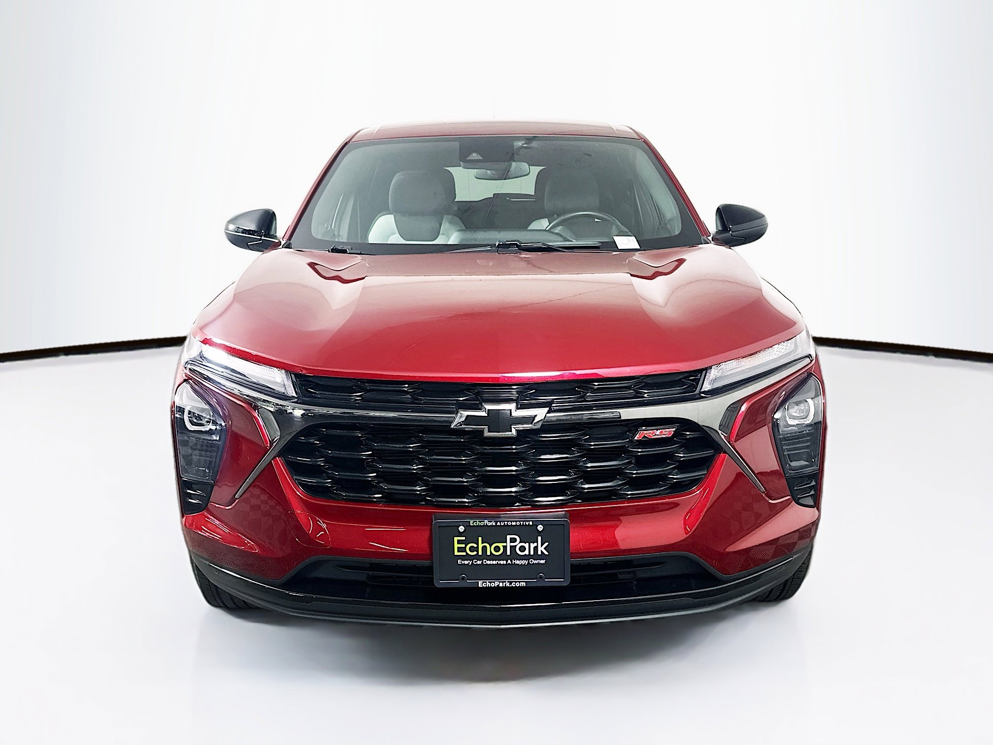 Used 2025 Chevrolet Trax RS FWD image 2