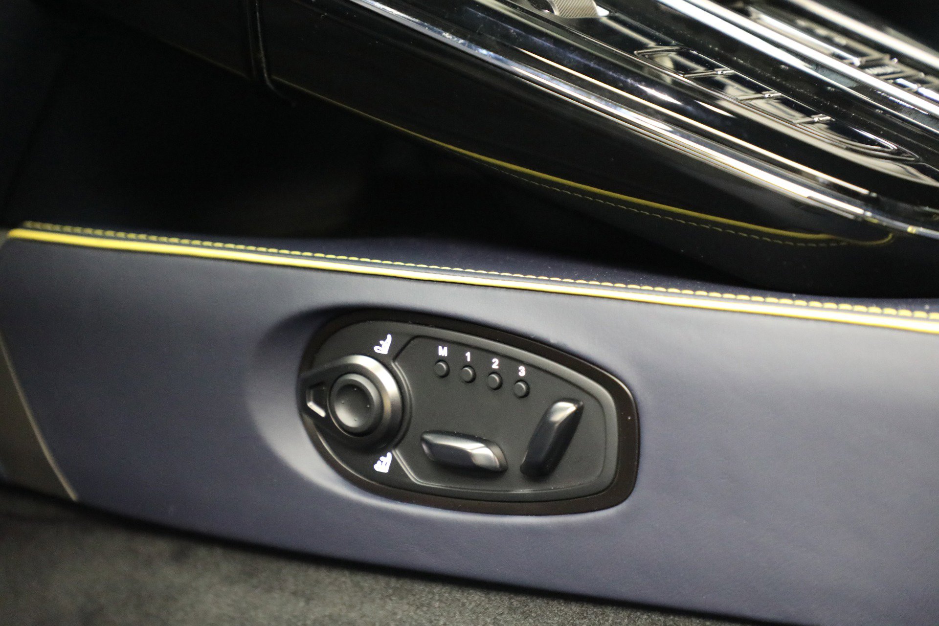 New 2026 Aston Martin V8 Vantage Coupe image 24