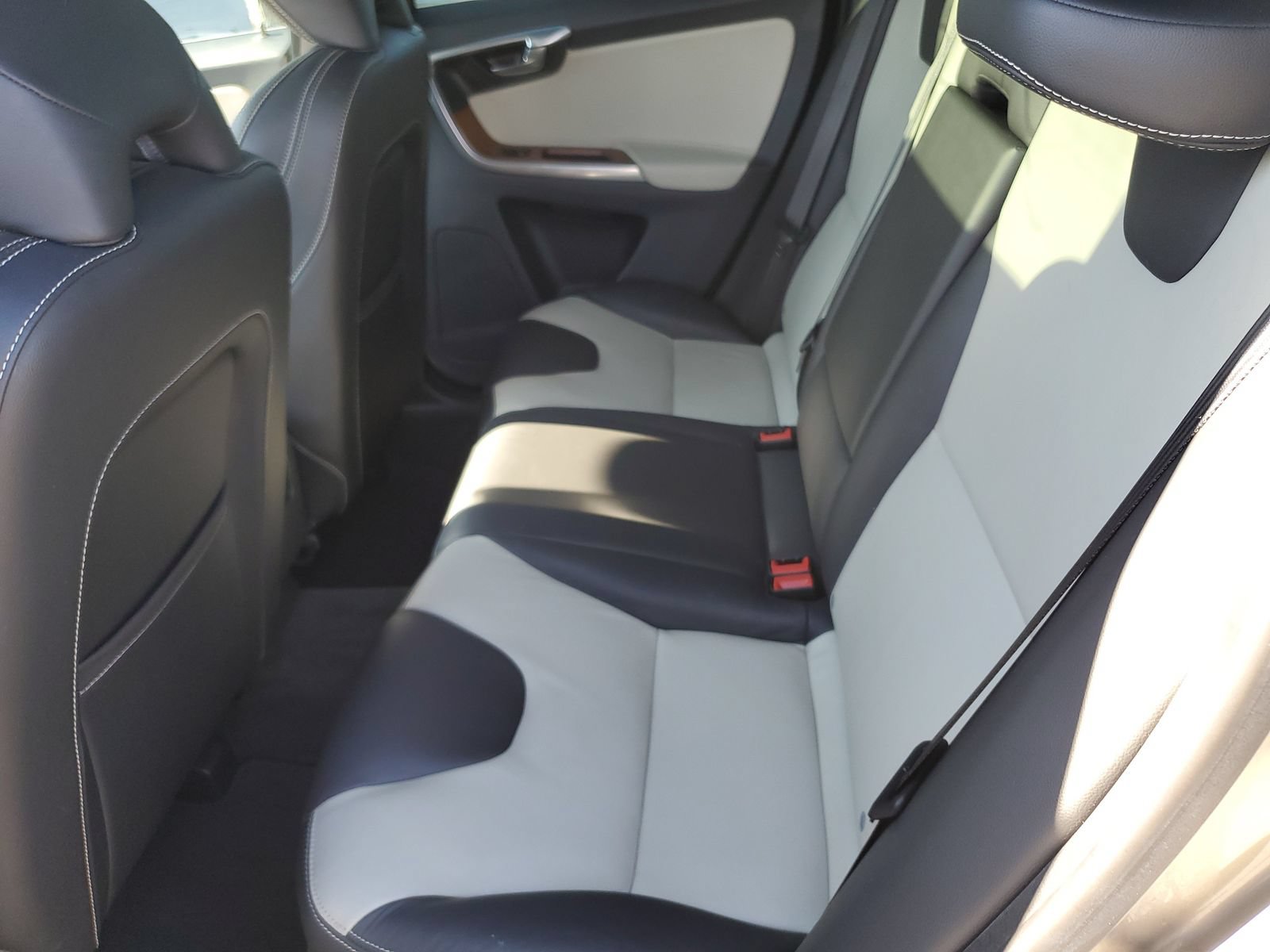 Used 2016 Volvo XC60 T5 Platinum FWD image 13