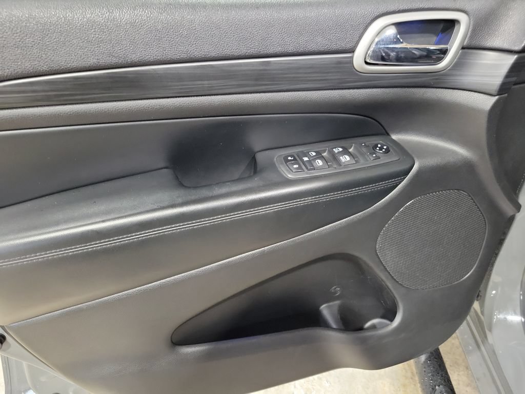 Used 2020 Jeep Grand Cherokee Altitude RWD image 17