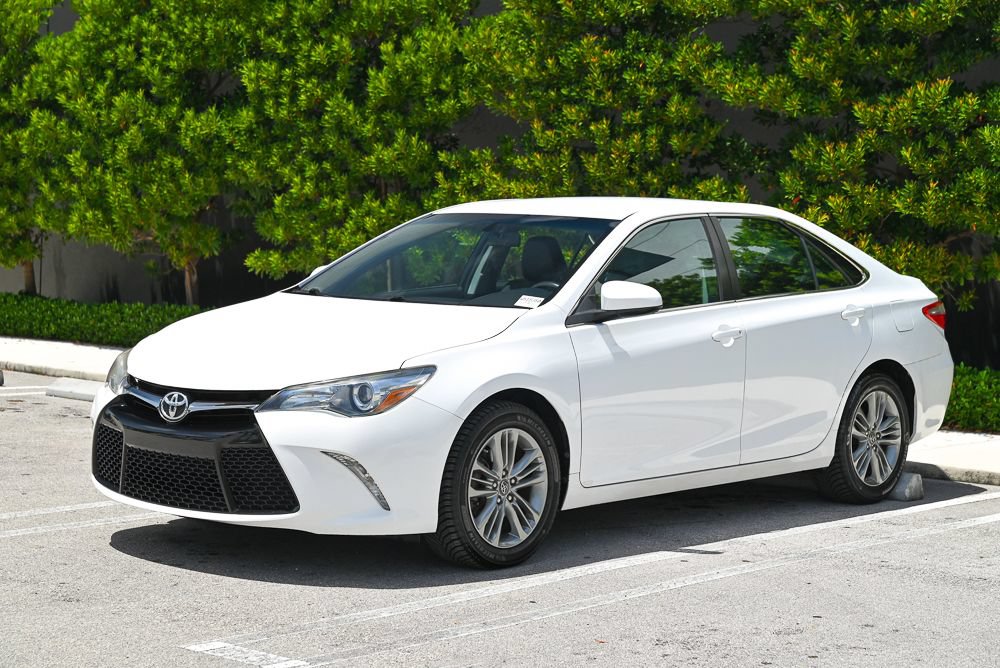 Used 2017 Toyota Camry SE FWD image 1