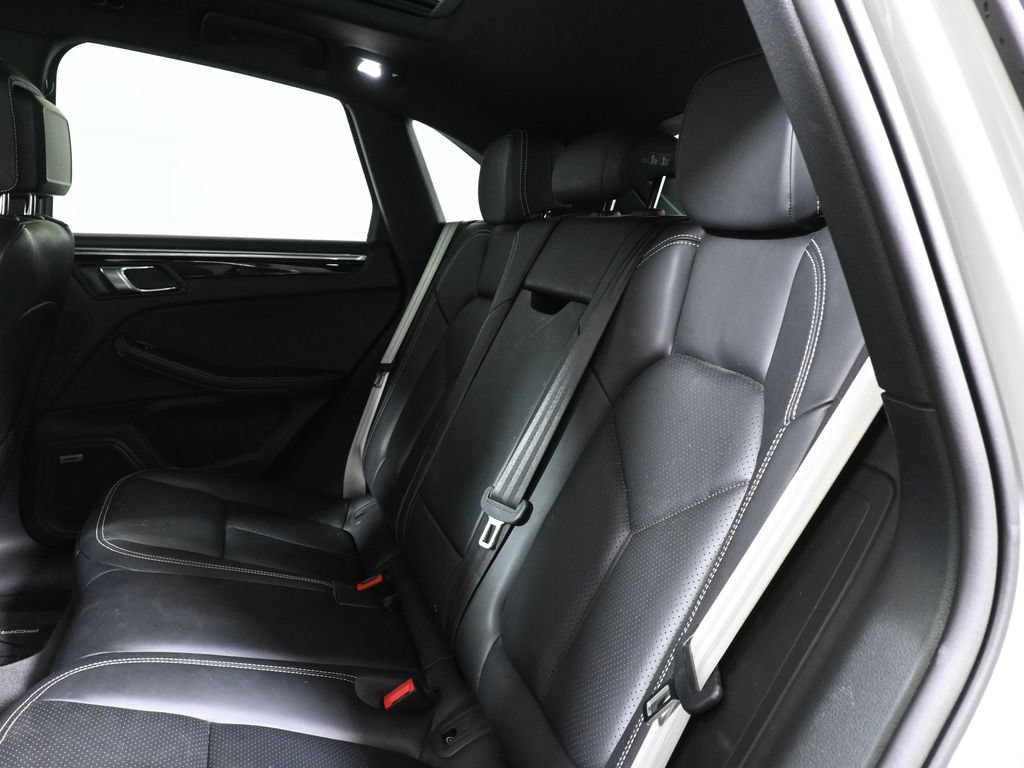 Used 2025 Porsche Macan Turbo AWD/4WD image 7