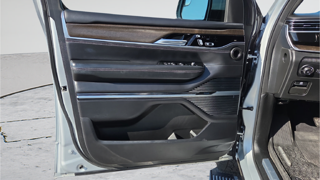 Used 2022 Jeep Grand Wagoneer Series II w/ Convenience Group III AWD/4WD image 49