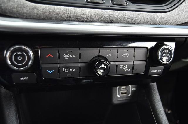 Used 2022 Jeep Compass Latitude w/ Sun and Sound Group image 16