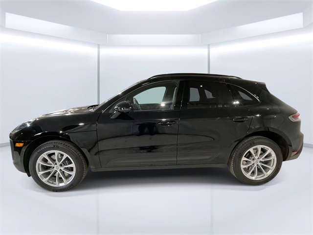 Used 2025 Porsche Macan image 2
