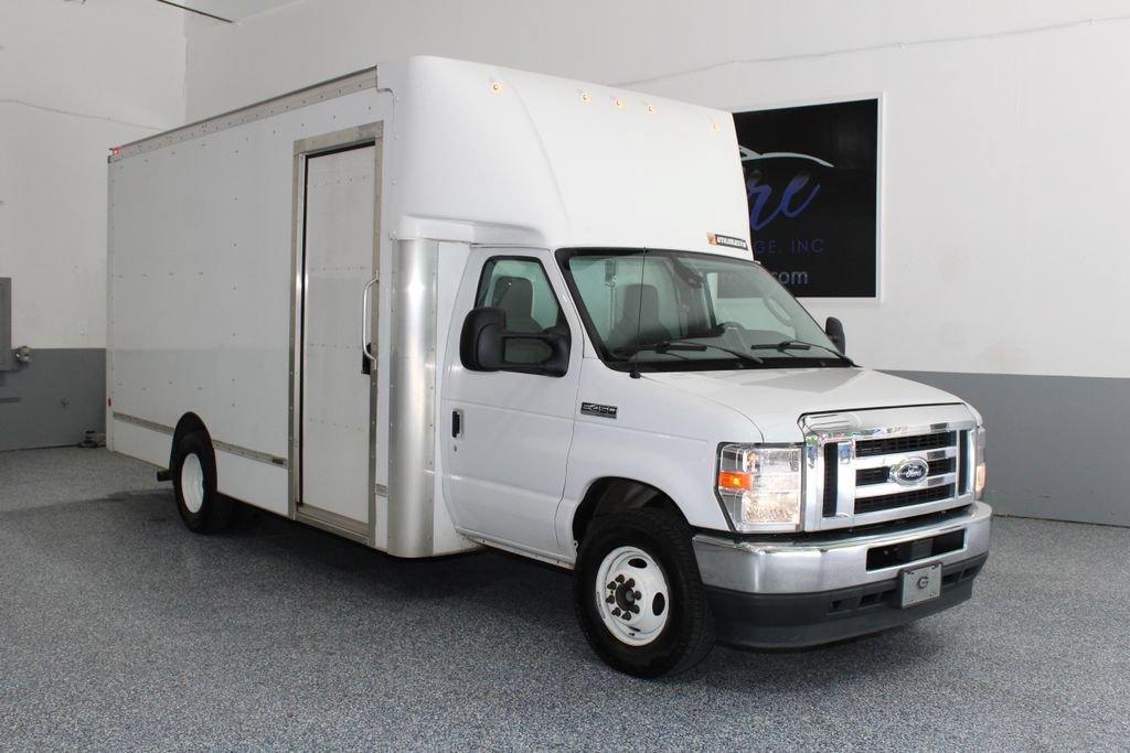 Used 2022 Ford E-450 and Econoline 450 Super Duty RWD image 4
