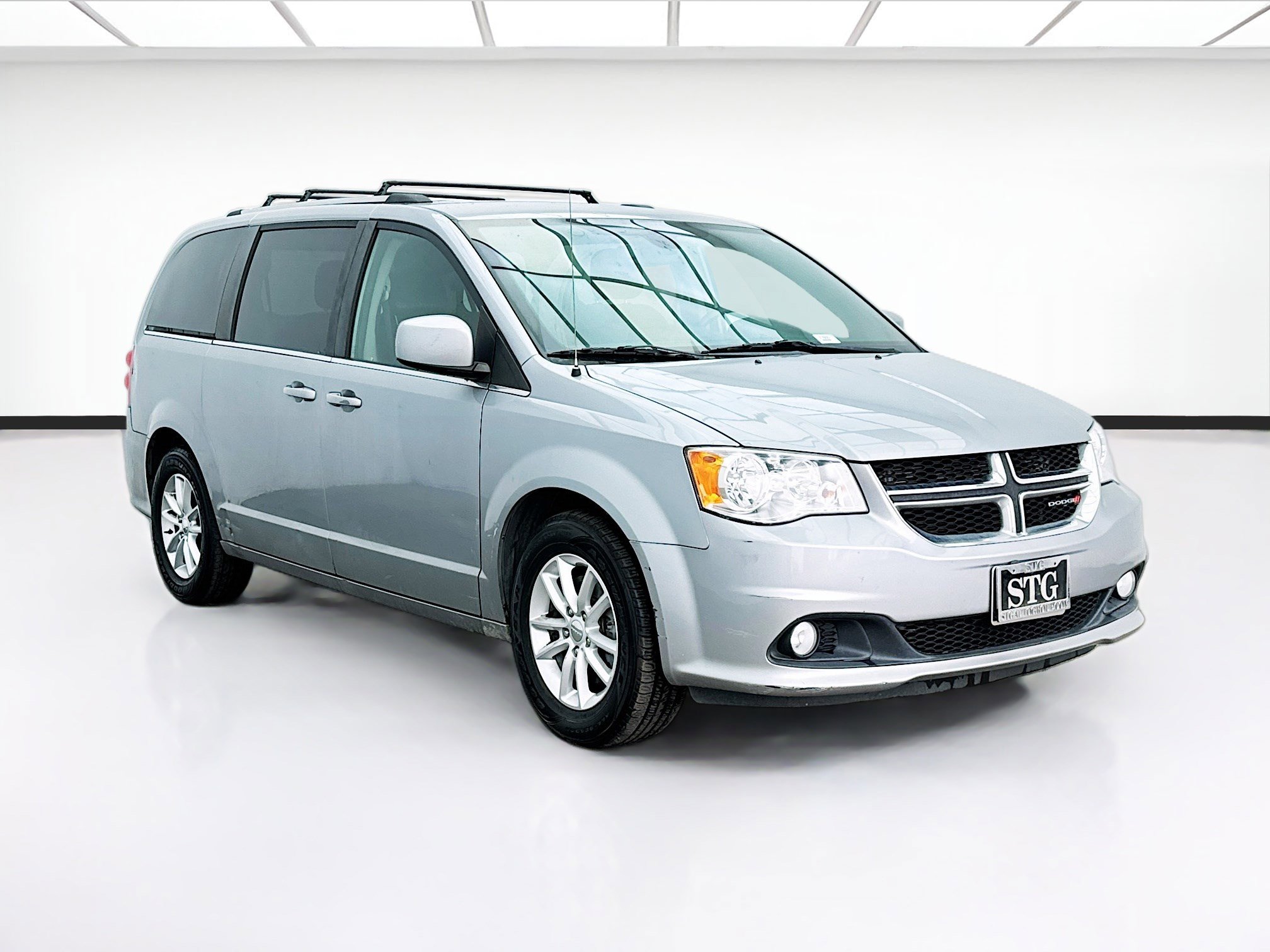 Used 2019 Dodge Grand Caravan SXT image 3