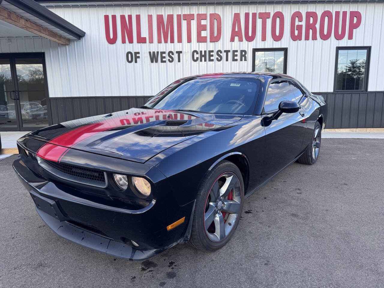 Used 2014 Dodge Challenger SXT RWD image 1