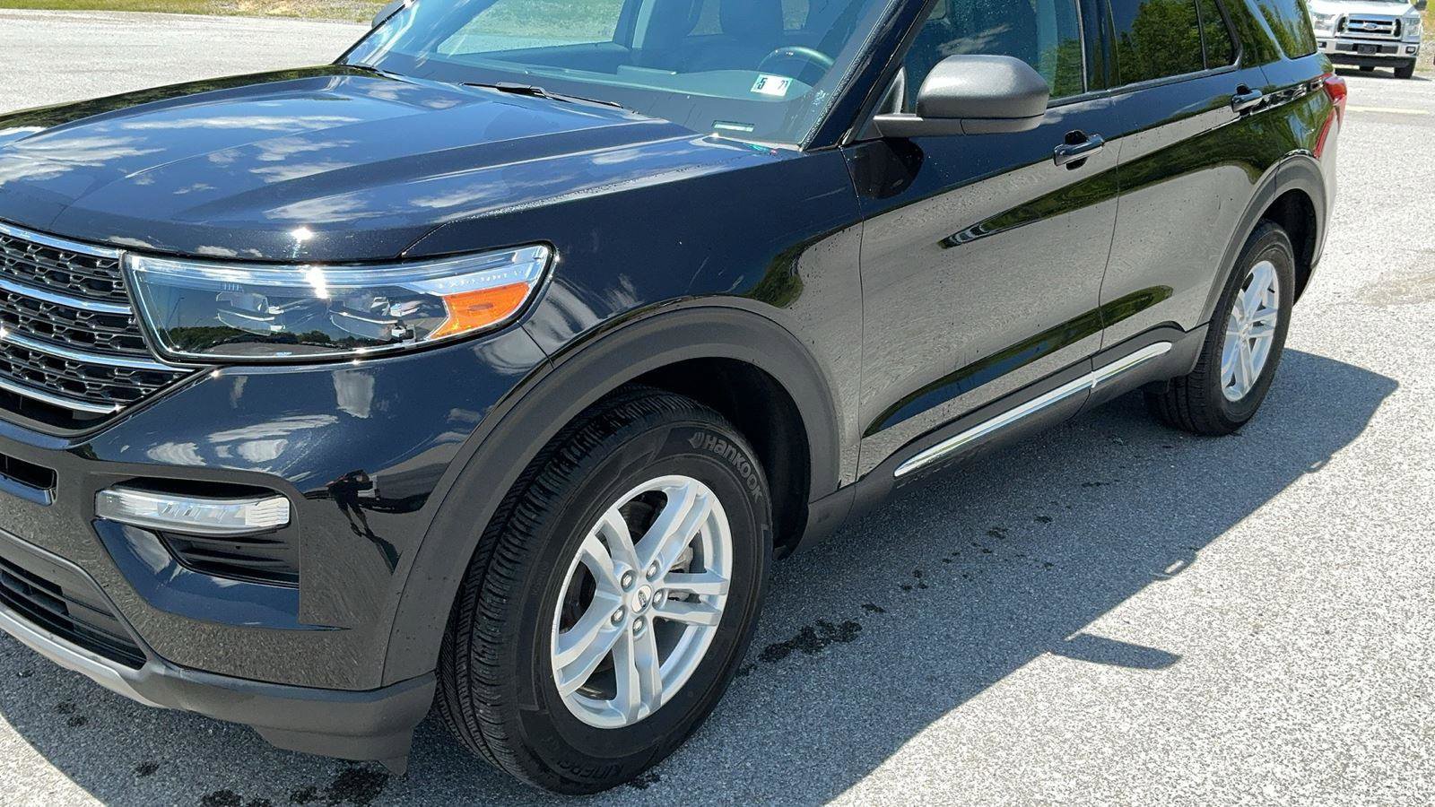 Used 2024 Ford Explorer XLT w/ Equipment Group 202A AWD/4WD image 2