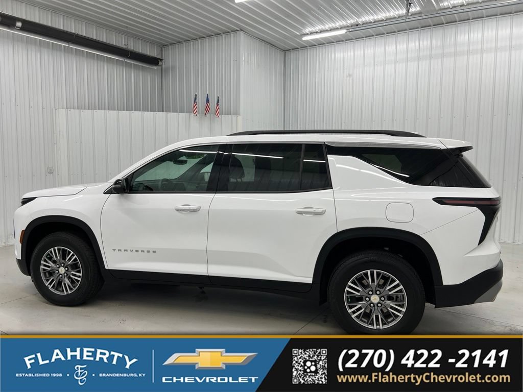 Used 2026 Chevrolet Traverse LT w/ Driver Confidence Package FWD image 5