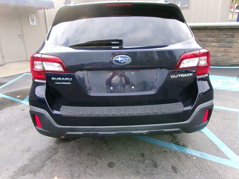 Used 2018 Subaru Outback 2.5i Touring image 6