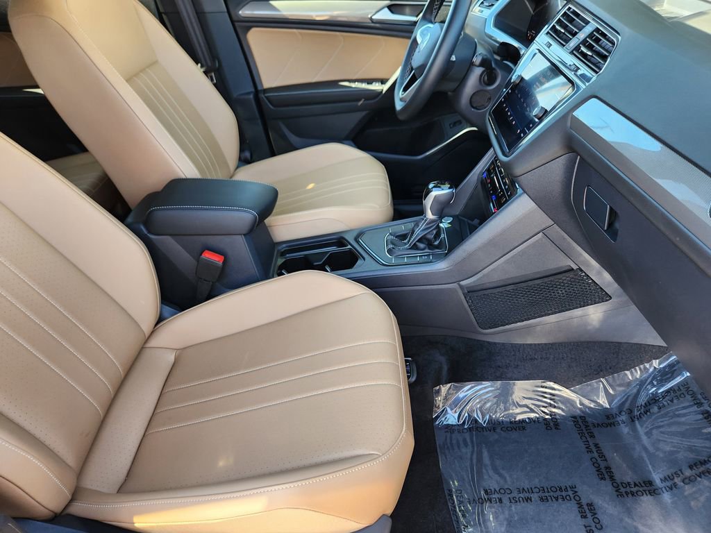 Used 2024 Volkswagen Tiguan SE image 17