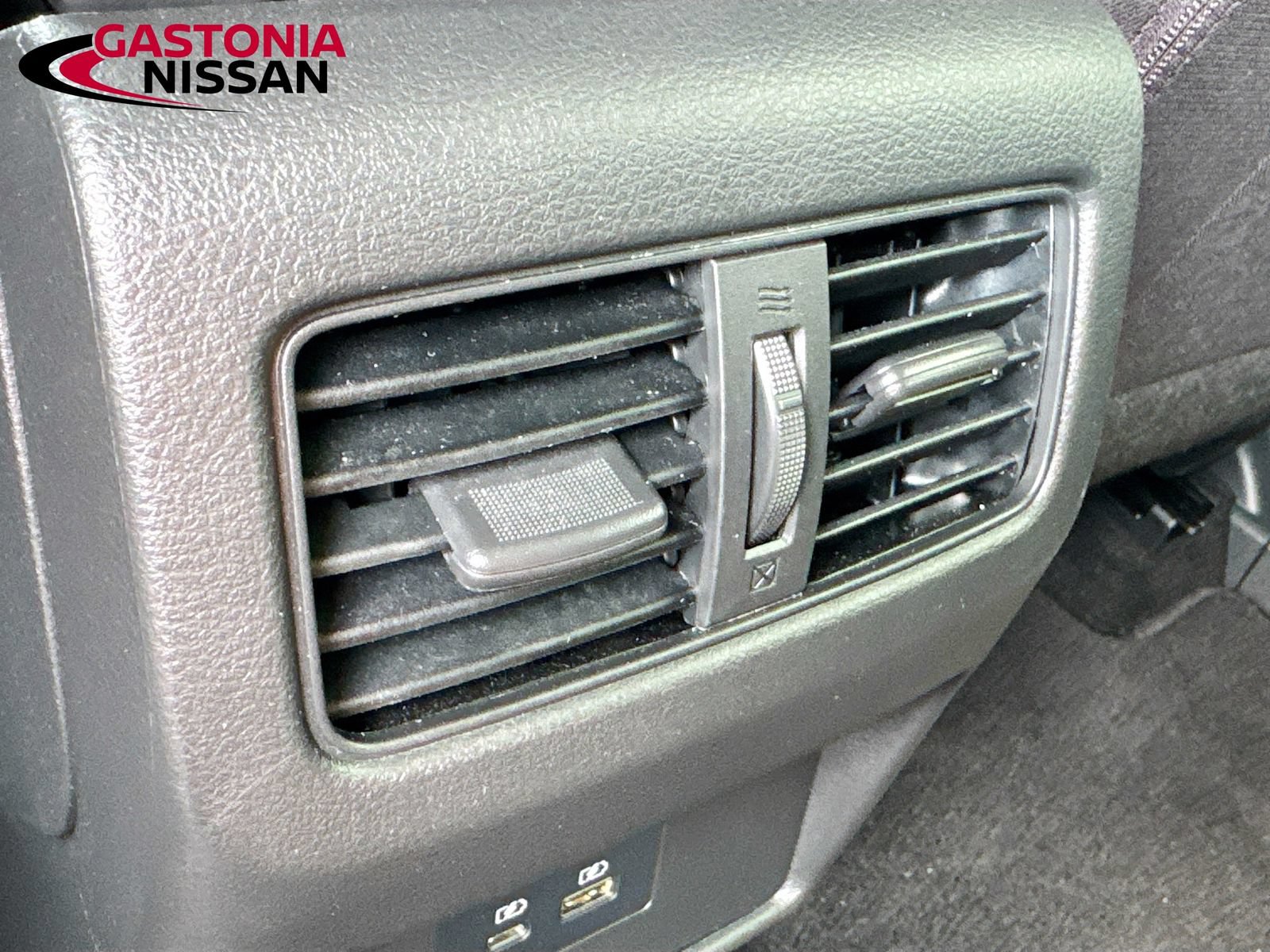 Used 2023 Nissan Rogue SV FWD image 33