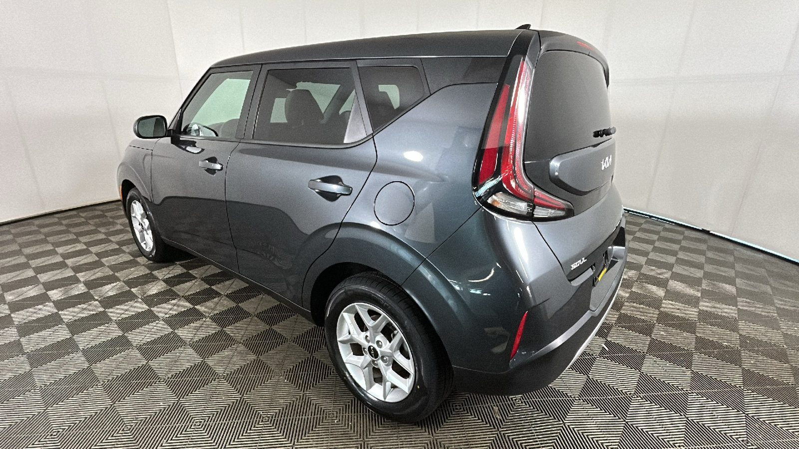 Used 2024 Kia Soul LX w/ Option Group 015 FWD image 4