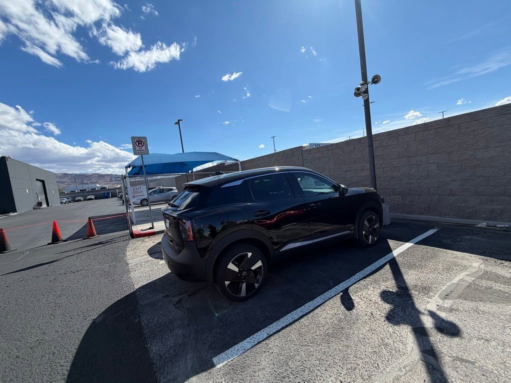 Used 2025 Nissan Kicks SR w/ Illumination Package image 5