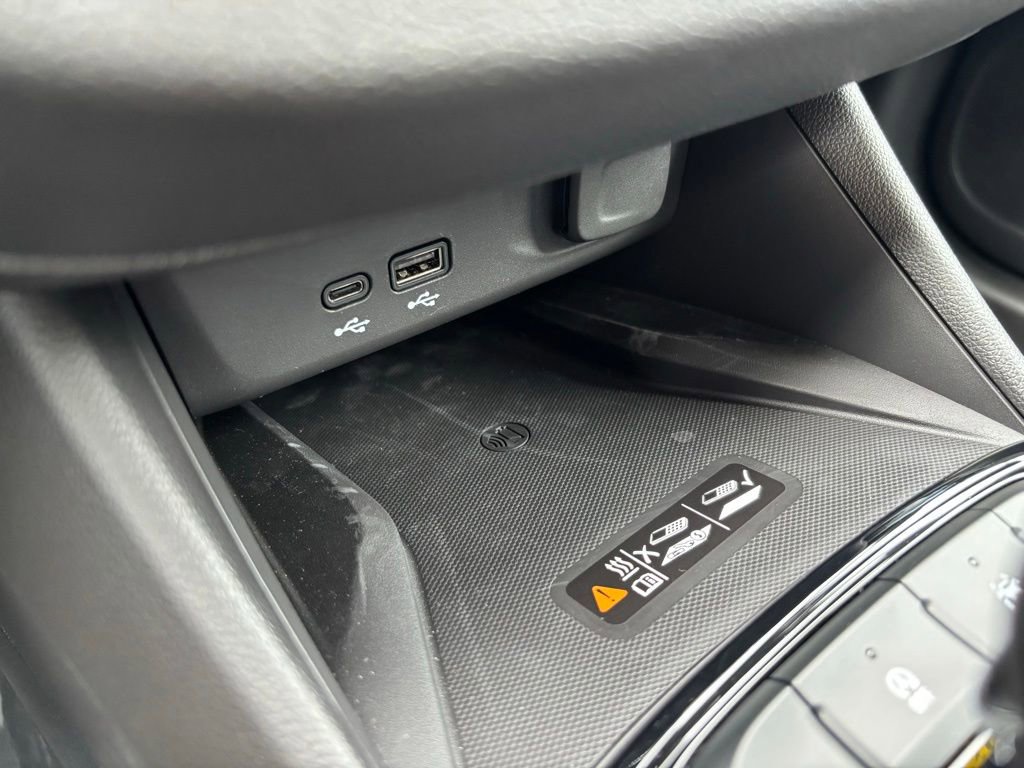 Used 2025 Buick Envista Sport Touring w/ Experience Buick Package FWD image 28