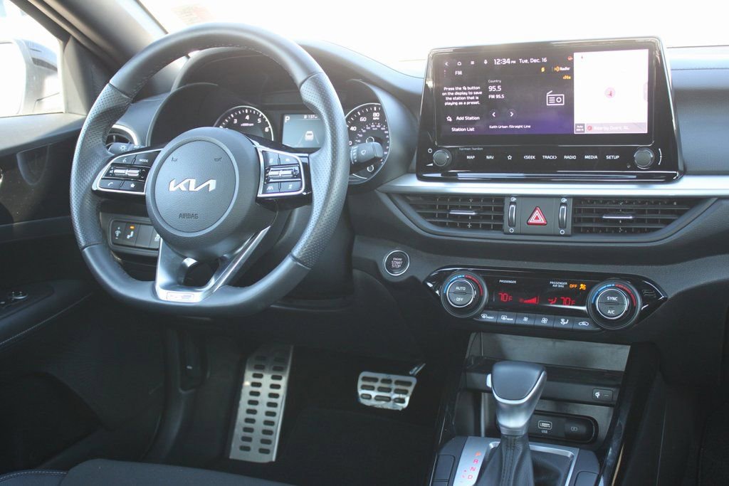 Used 2024 Kia Forte GT-Line w/ GT-Line Premium Package image 9