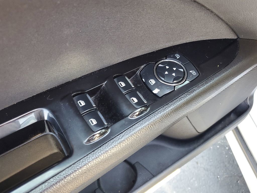 Used 2015 Ford Fusion SE FWD image 24