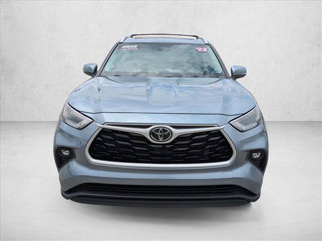 Used 2022 Toyota Highlander XLE FWD video 2