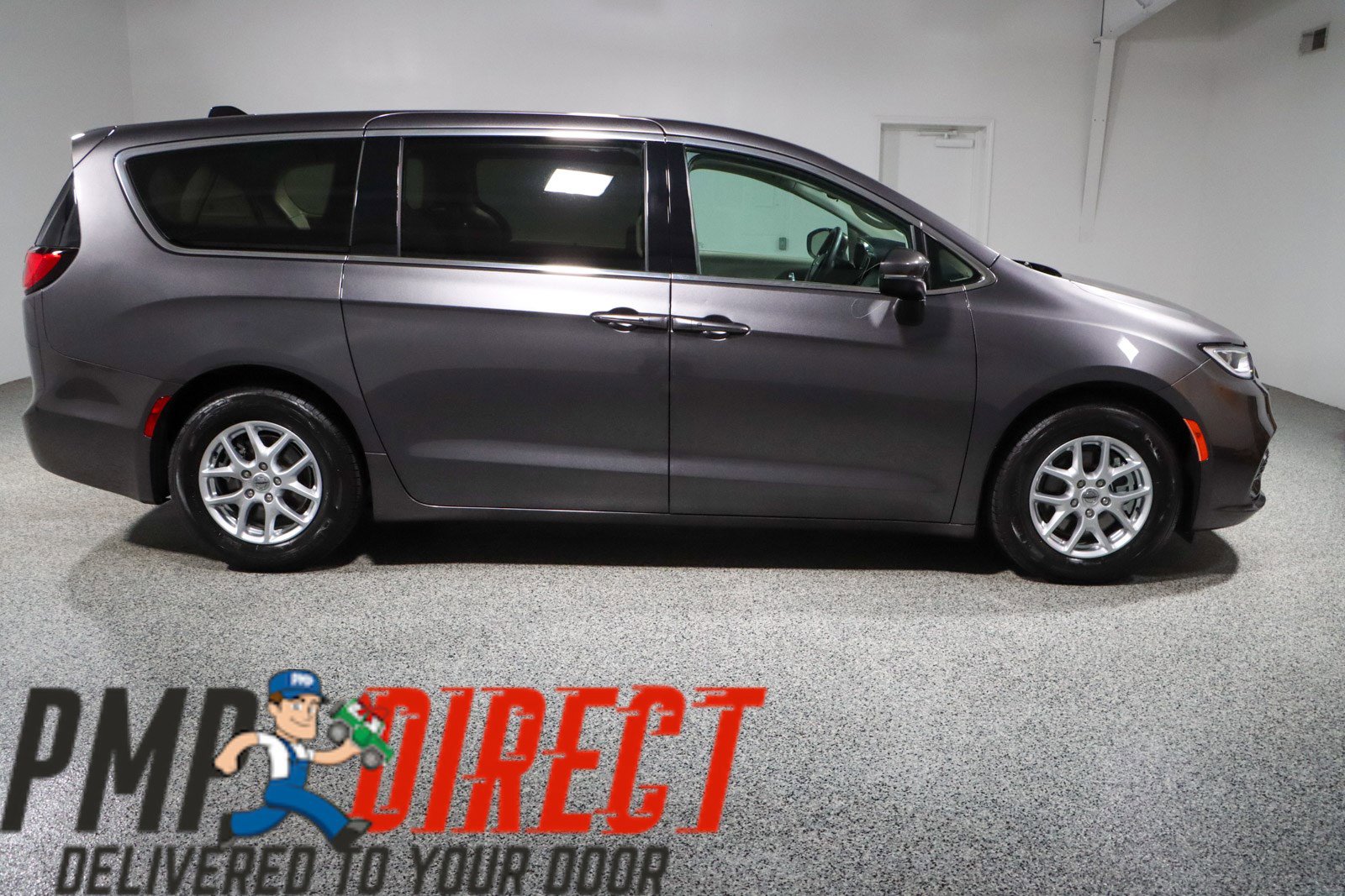 Used 2023 Chrysler Pacifica Touring-L image 6