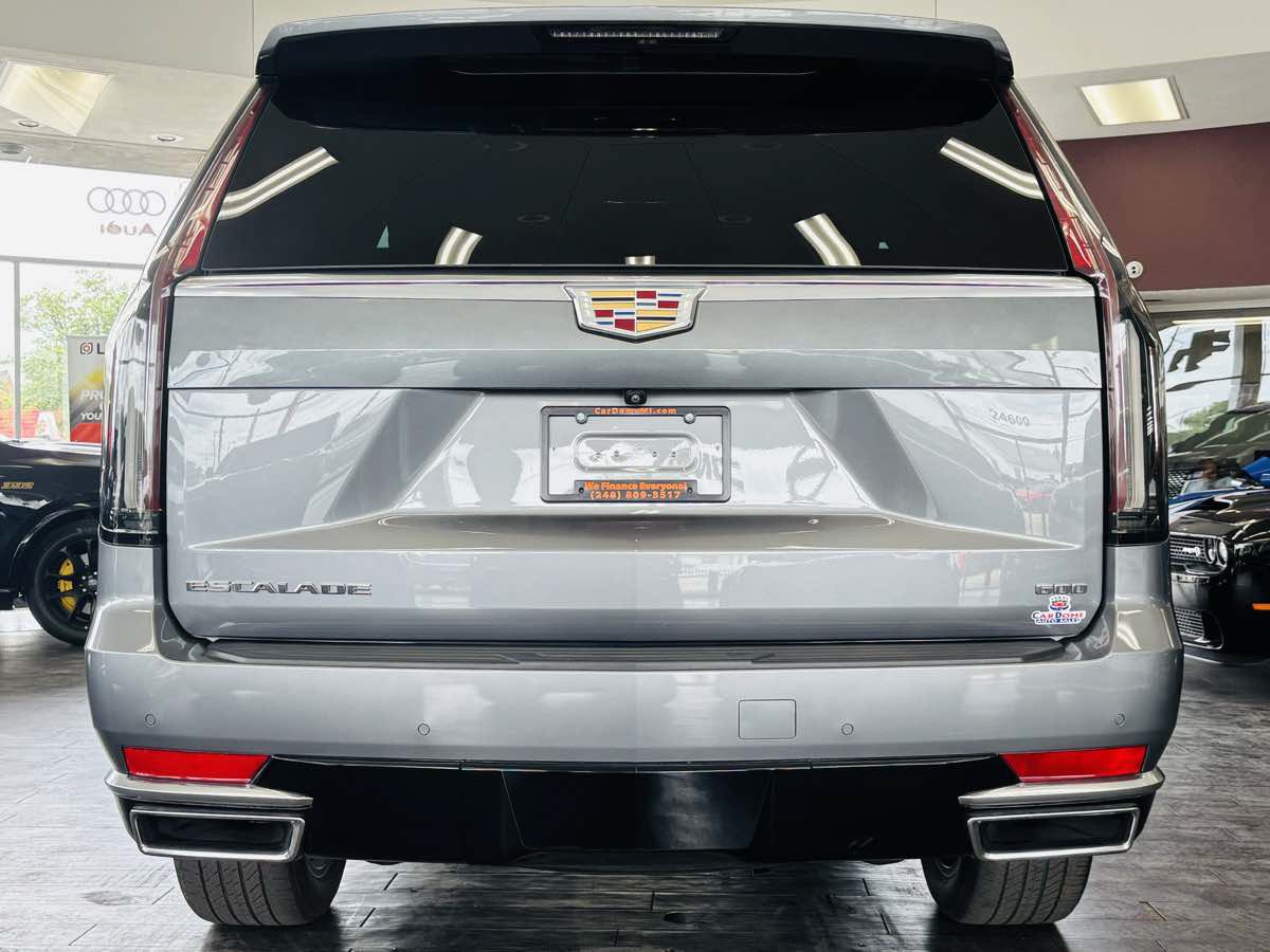 Used 2022 Cadillac Escalade Luxury AWD/4WD image 11
