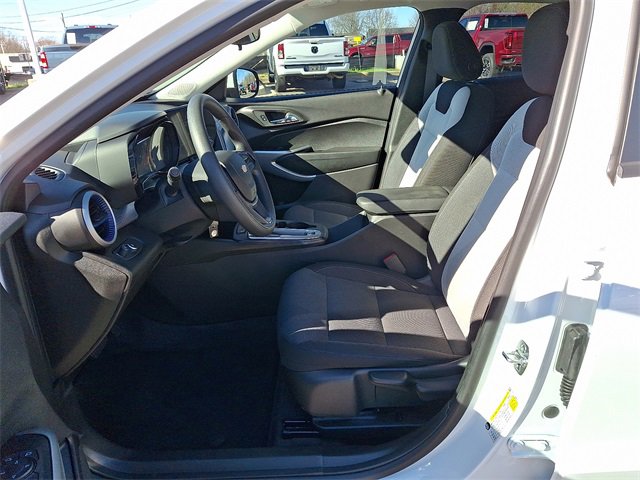 Used 2025 Chevrolet Trax LS w/ LS Convenience Package image 10