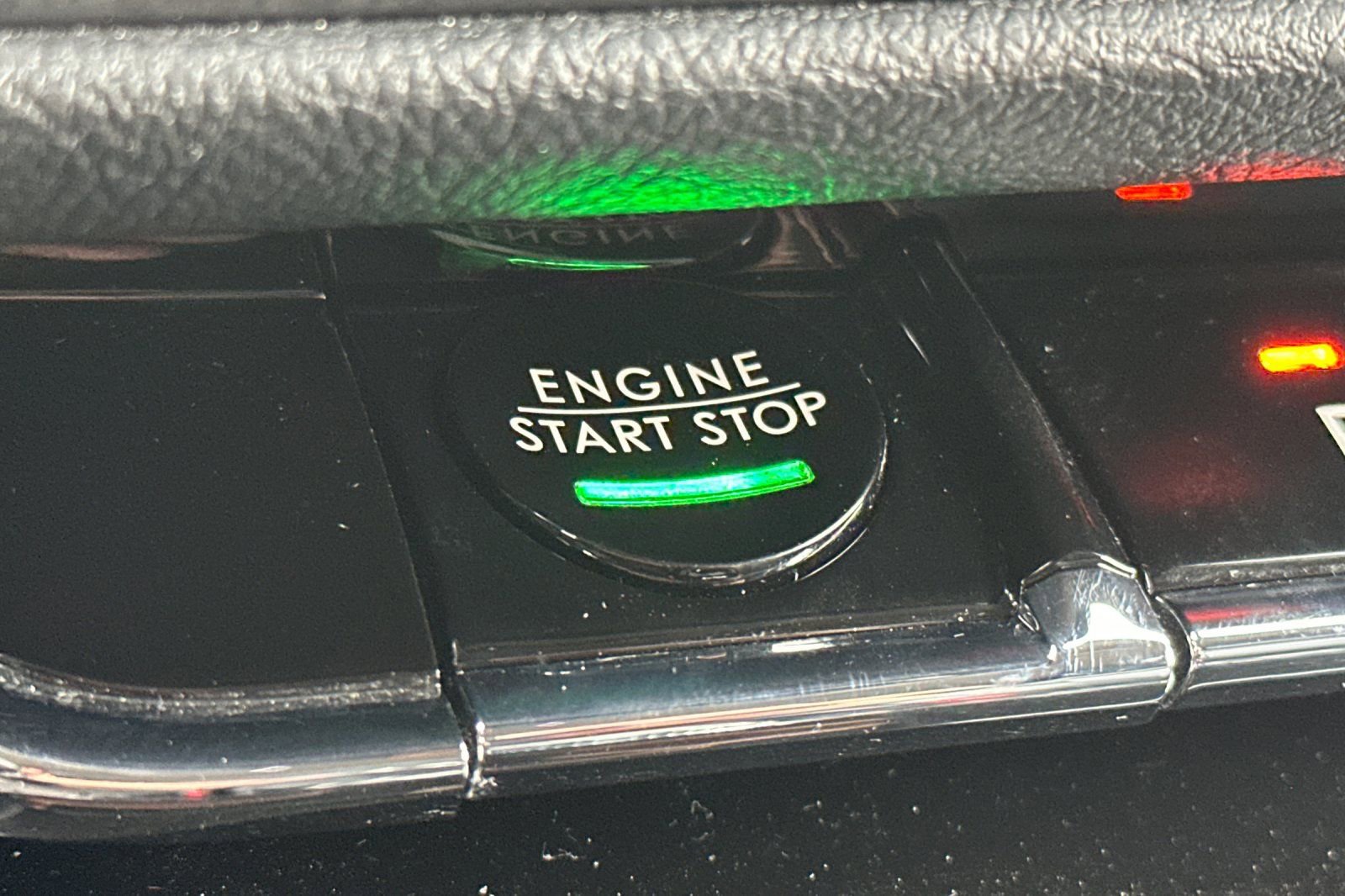 Used 2025 Lincoln Corsair FWD w/ Rear Removable Package Tray image 21