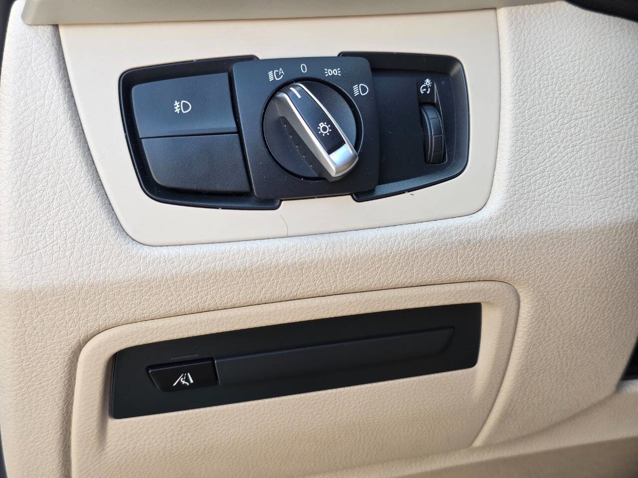 Used 2018 BMW 320i Sedan image 19