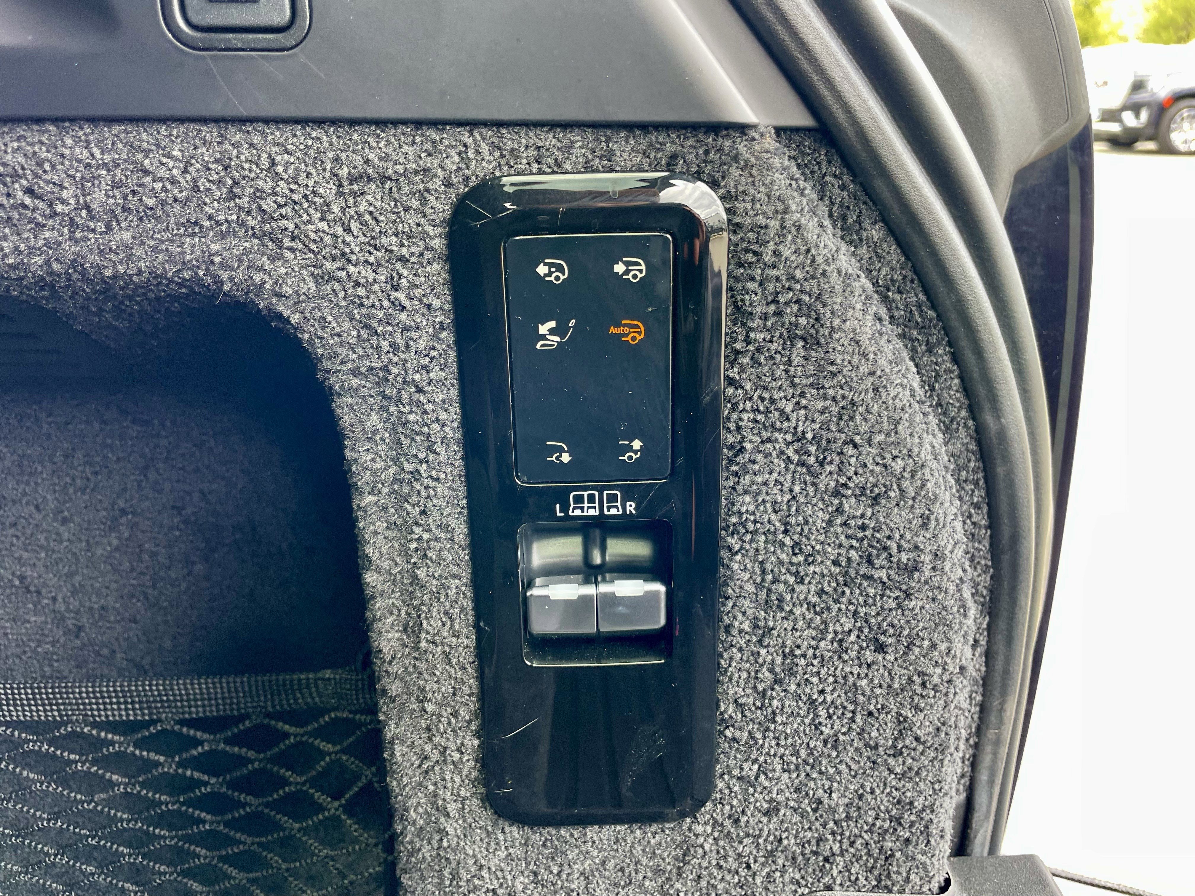 Used 2023 Land Rover Range Rover Long Wheelbase Autobiography image 39