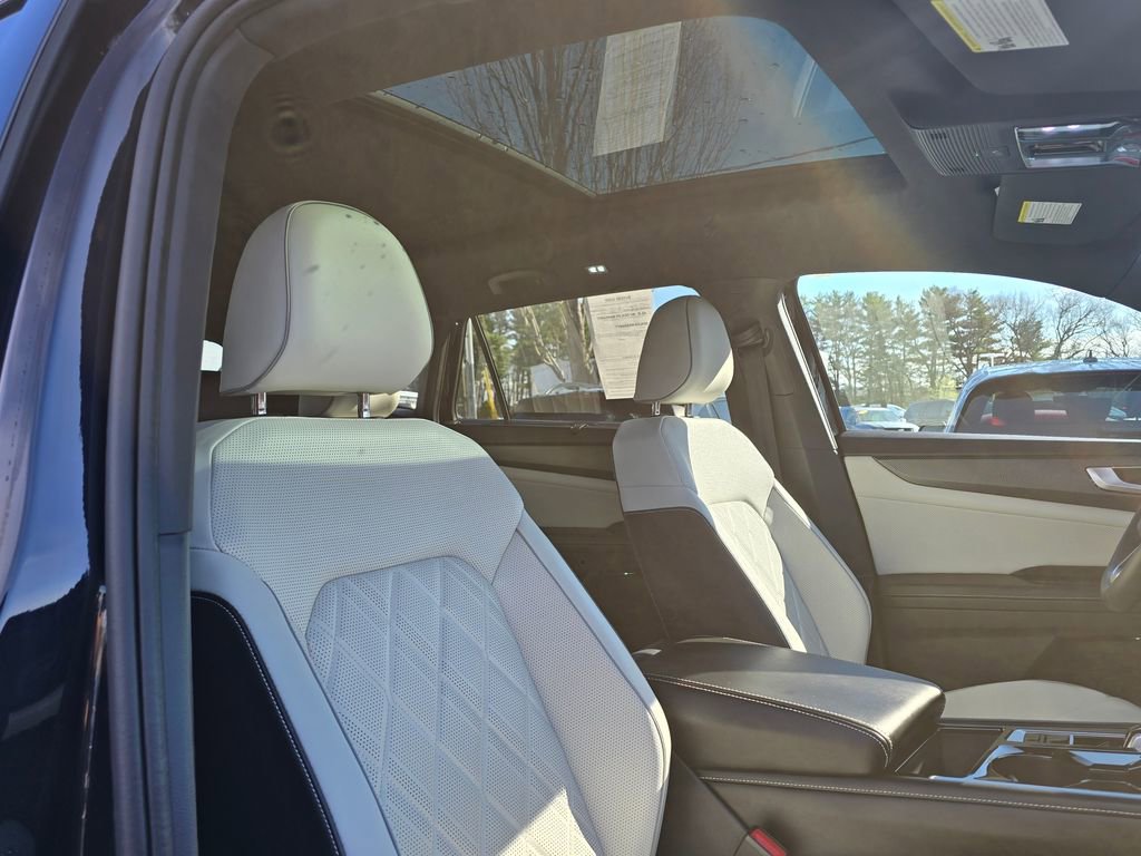 Used 2024 Volkswagen Atlas Cross Sport SEL Premium R-Line image 11