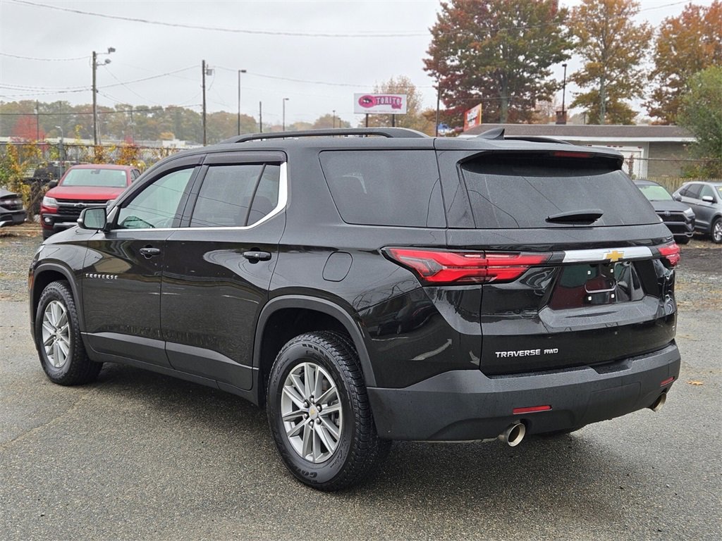 Used 2023 Chevrolet Traverse LT image 3
