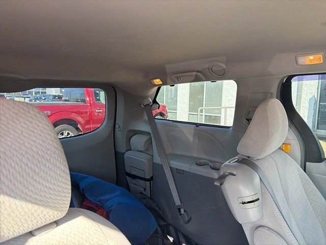 Used 2013 Toyota Sienna LE w/ Towing Pkg FWD image 10