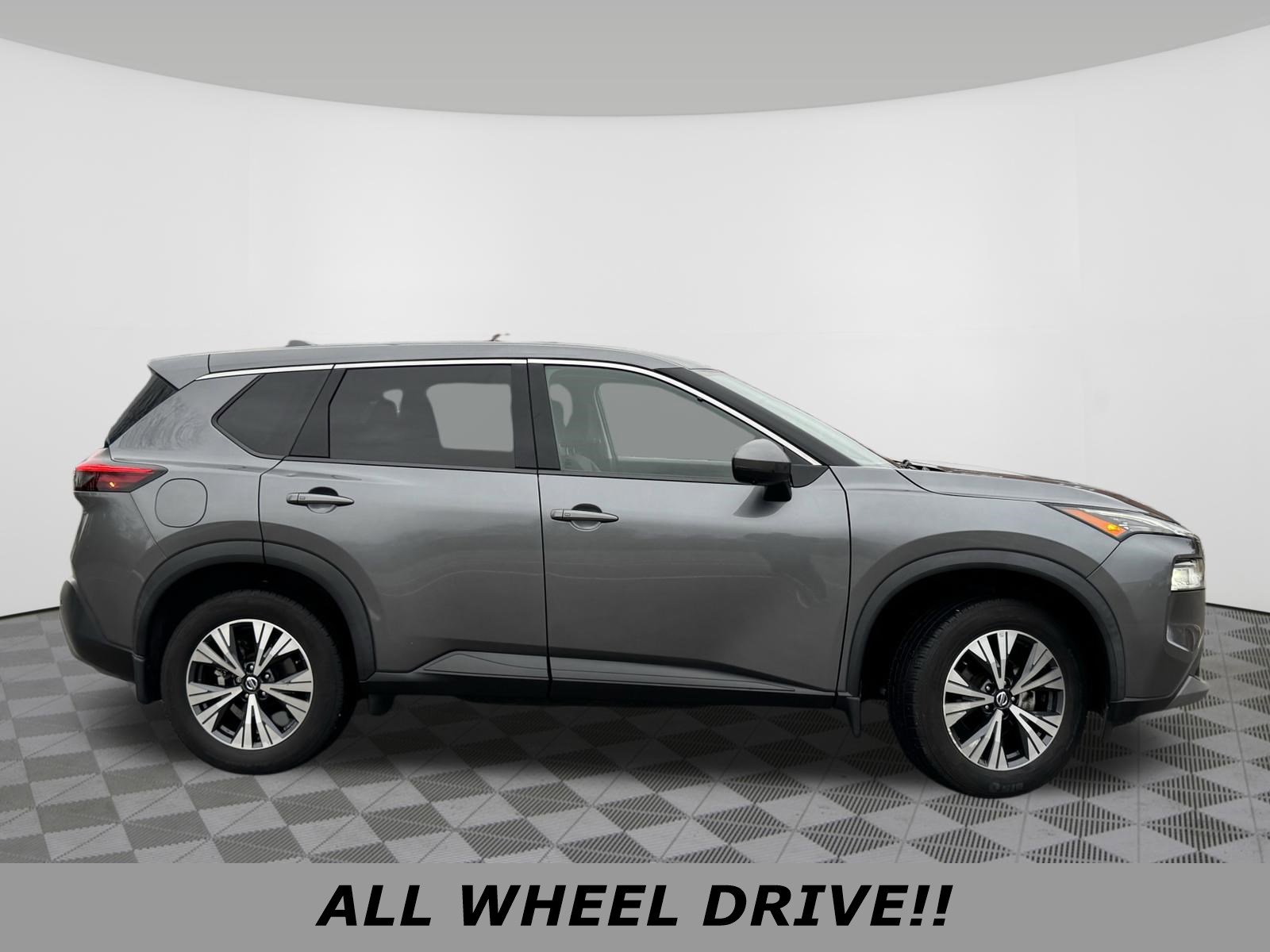 Certified 2021 Nissan Rogue SV image 2