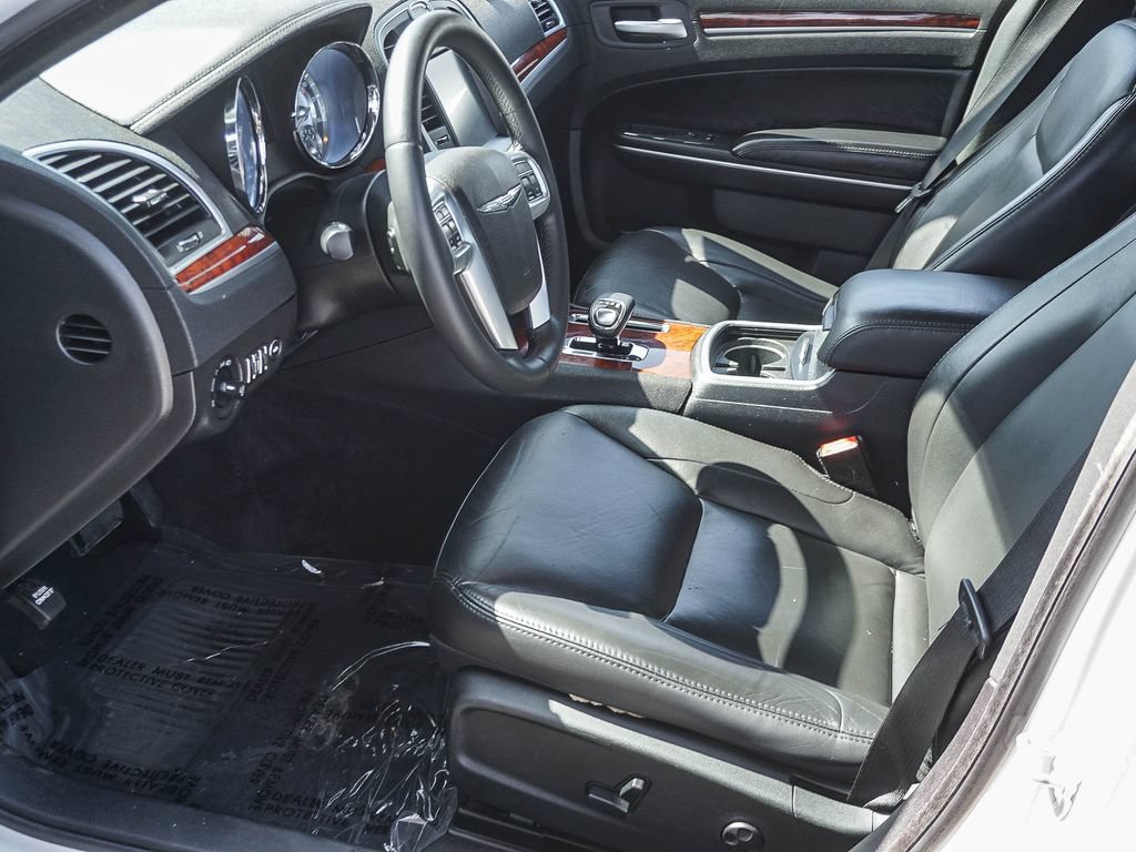 Used 2013 Chrysler 300 AWD w/ Driver Convenience Group image 18