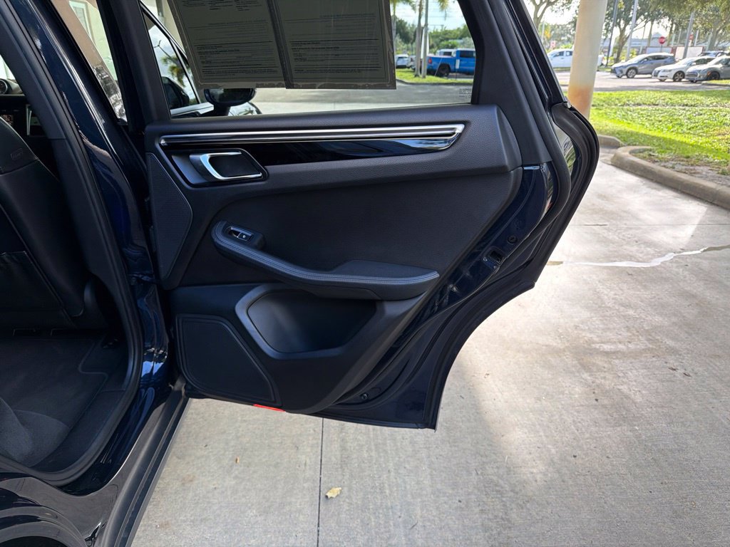 Used 2019 Porsche Macan AWD/4WD image 32