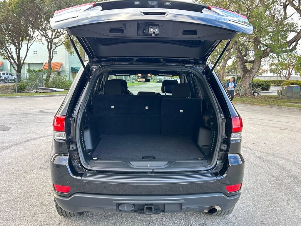 Certified 2022 Jeep Grand Cherokee Laredo E image 32