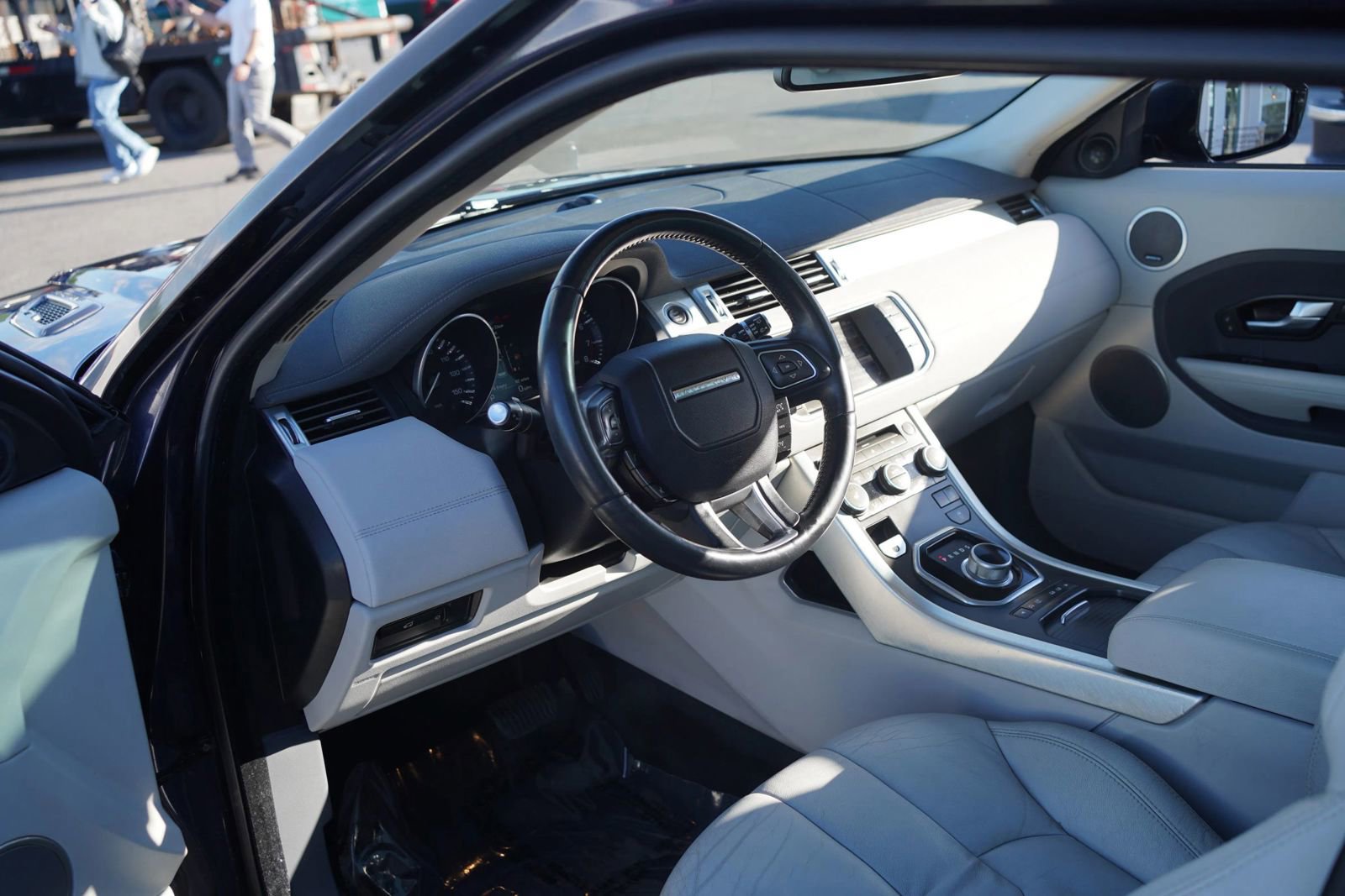 Used 2014 Land Rover Range Rover Evoque Pure Premium AWD/4WD image 29