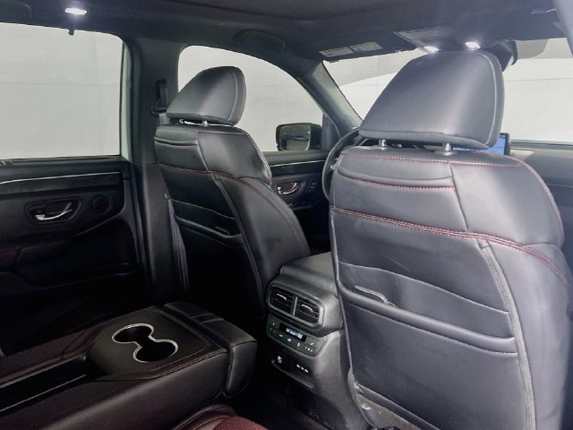 Used 2025 Honda Pilot Black Edition image 8